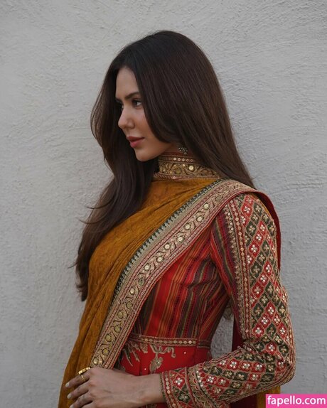 Sonam Bajwa star best image