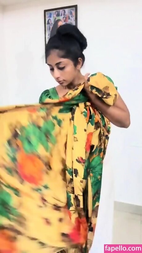 Sharmy Vlogs nudes model photo