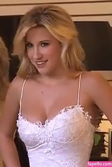 Savannah Chrisley sexy actress images