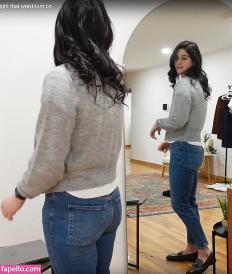 Elyse Myers model high quality picture