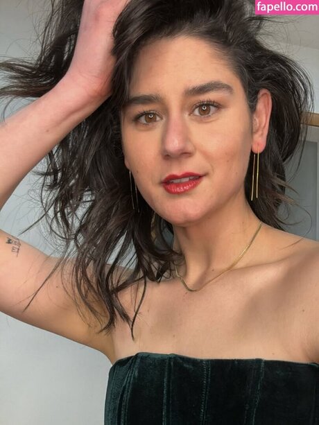 Elyse Myers pornstar beautiful pics