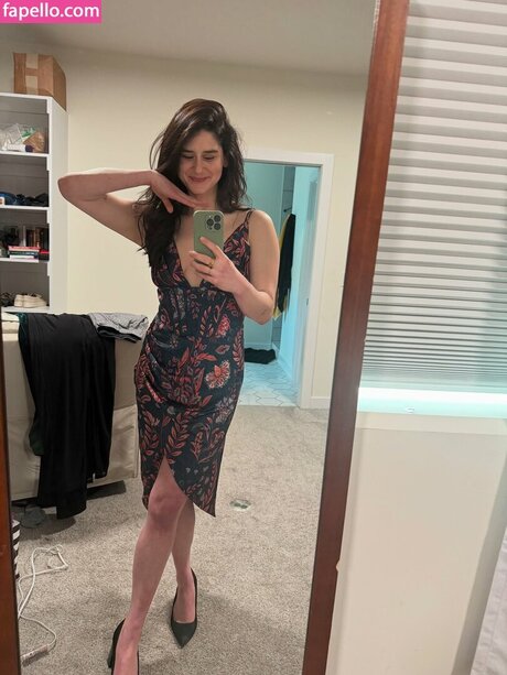 Elyse Myers star art pic