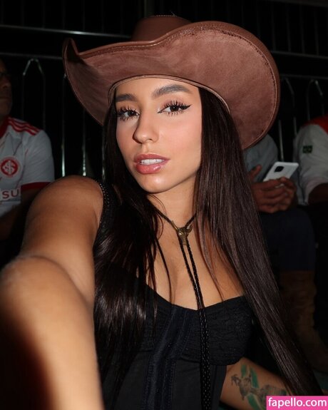 Dandara Schmidt exclusive star photos