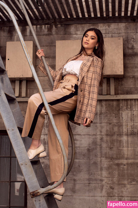 Lukita Maxwell star sexy images