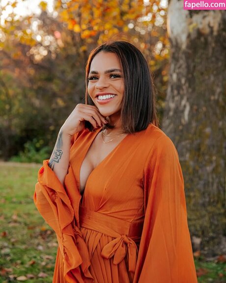 Amber Reacts star erotic gallery