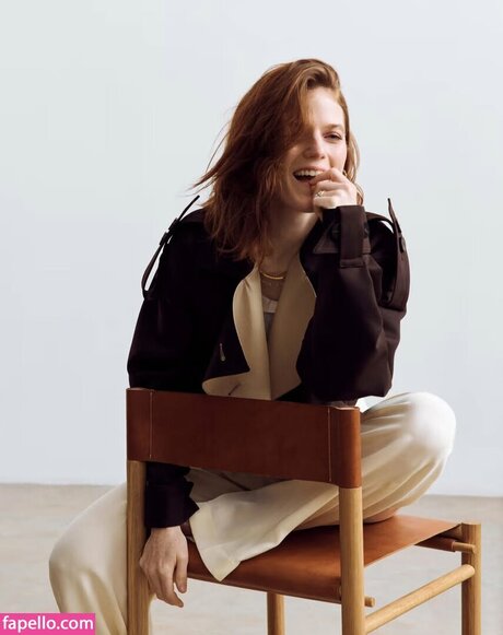 Rose Leslie pretty star pics