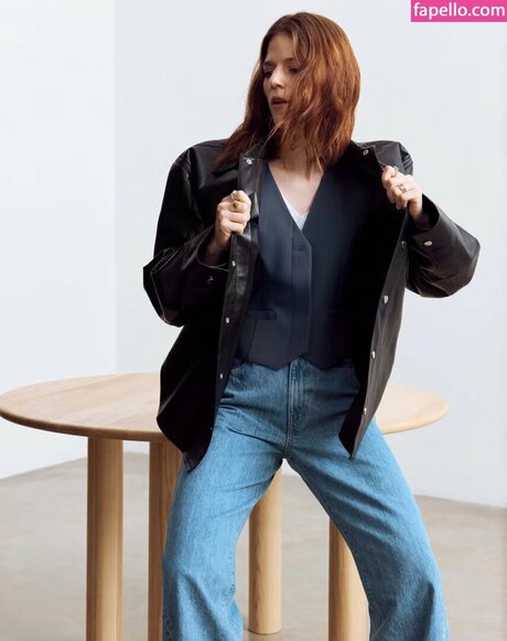 Rose Leslie pornstar free picture