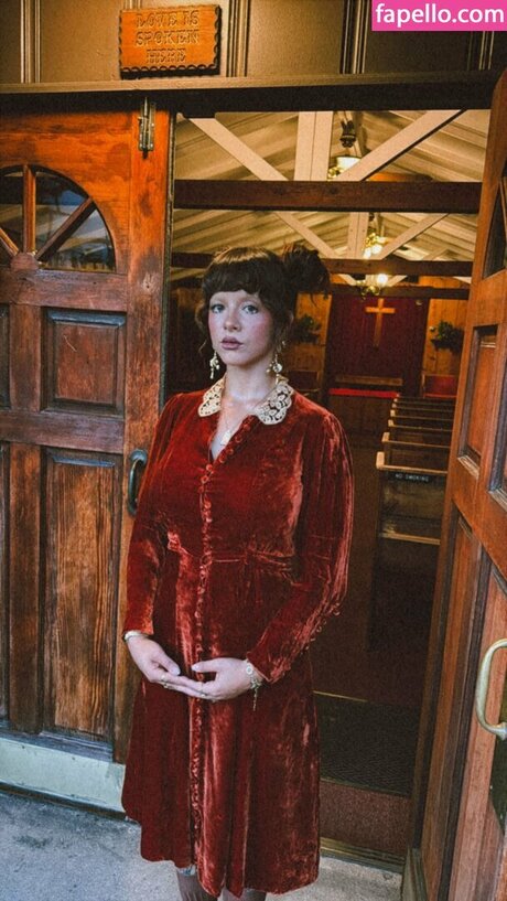 Melanie Martinez pornstar nude gallery