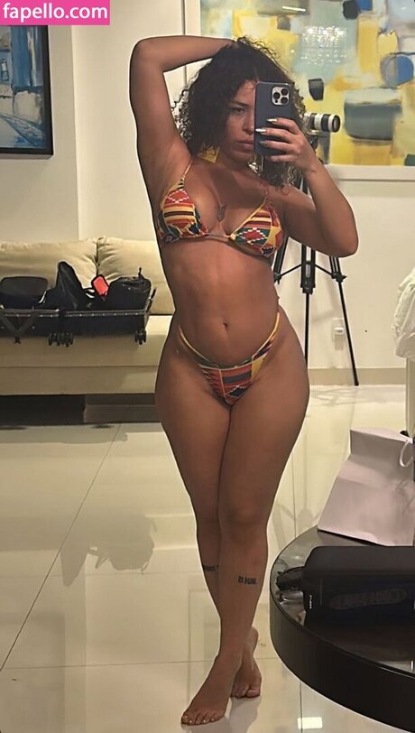 Cantora Flora Matos star sexy galleries