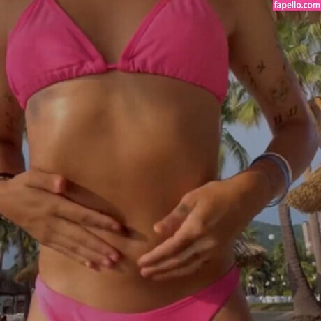 Cantora Flora Matos model sexy image