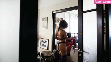 Cantora Flora Matos model high quality image