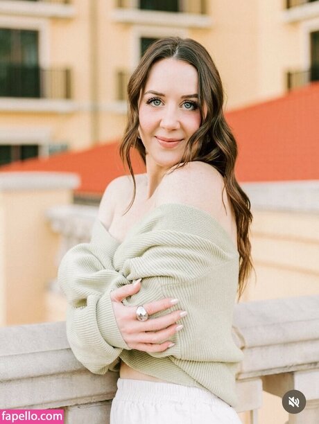 Johnie Maraist art model picture