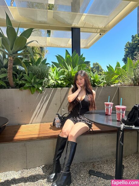 Starriebun adult star pic