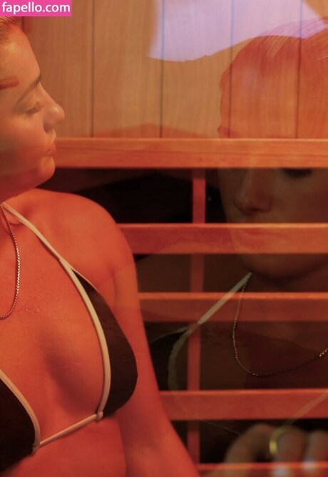 Kaylee Sticker model hd img