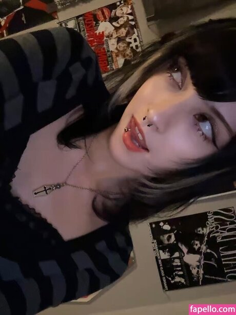 Vynomous model sex picture