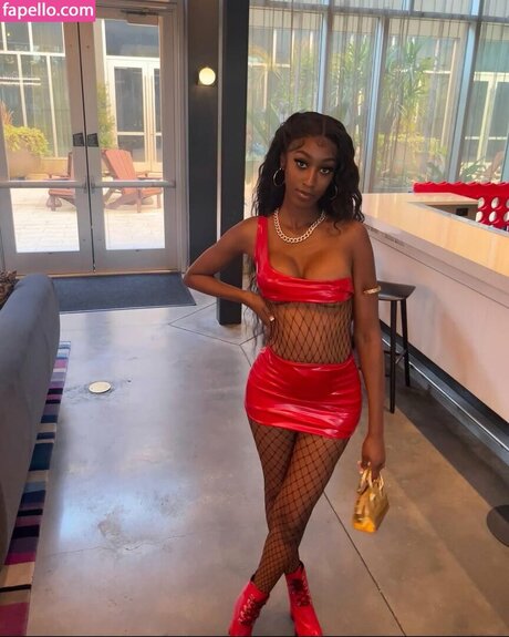 Nia Bia star art pic