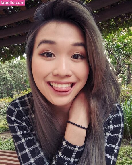 Julia Chow pretty star picture