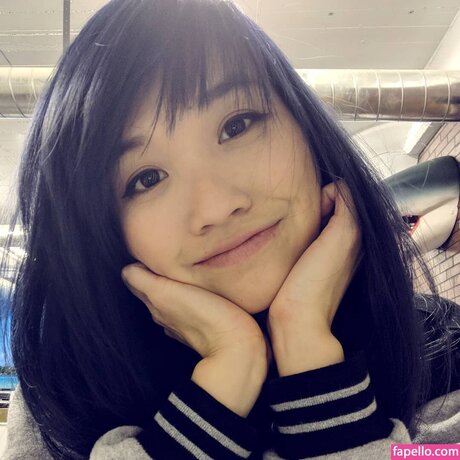 Julia Chow model pics