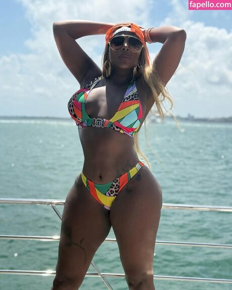 Mary J Blige naked pornstar photo