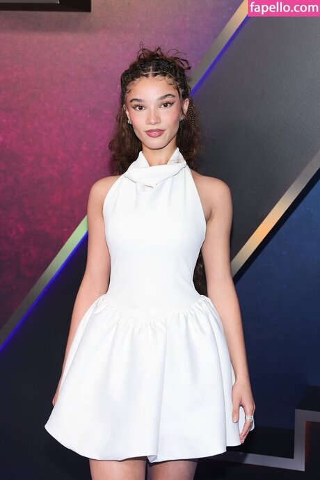 Malia Baker art star image