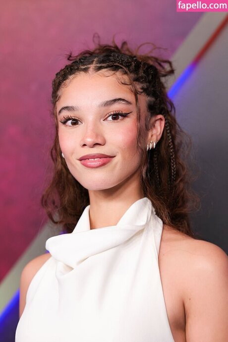 Malia Baker nice actress img