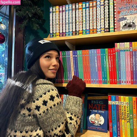 Malia Baker nudes model photo