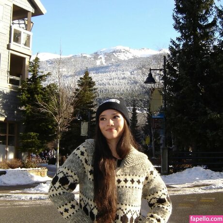 Malia Baker sexy star image