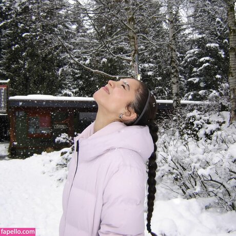 Malia Baker model xxx photo