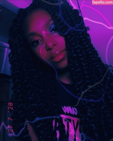 Quennae model pornographic photos