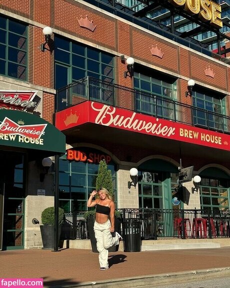 Thea Hail model nude pictures