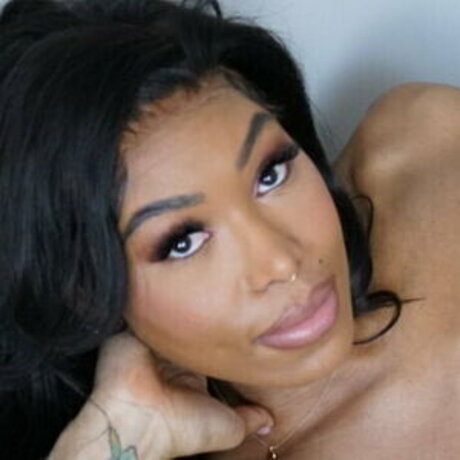 Nadia Jay adult model image