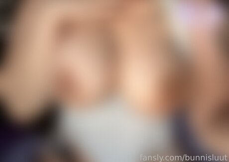 bunnisluut model naked pictures