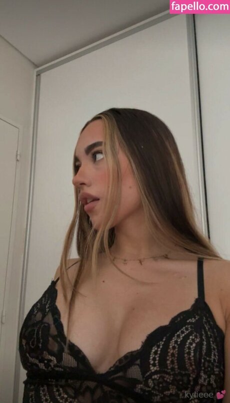 thukkylie nude pornstar pics