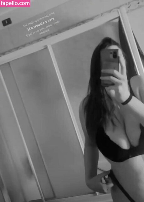 Manuela Mulligh naked model photos