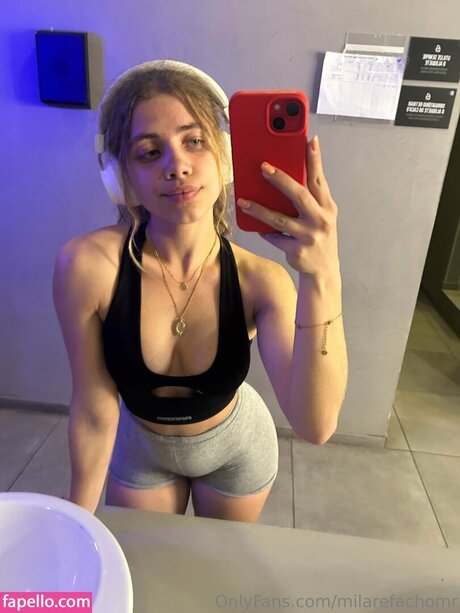 Mila Refacho model pics