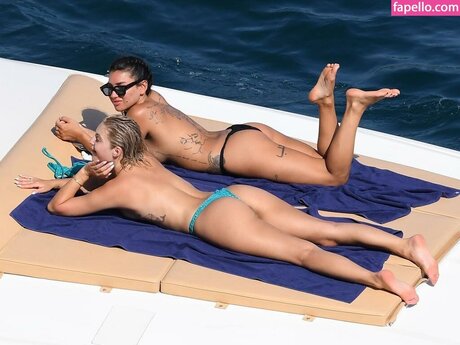 Ella Ding erotic star img