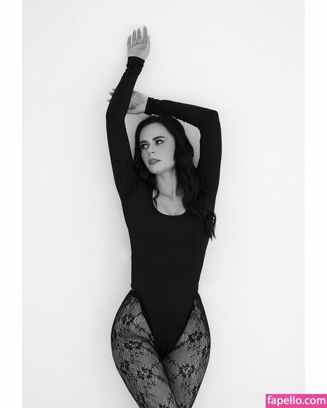 HeyHelen ASMR adult model img