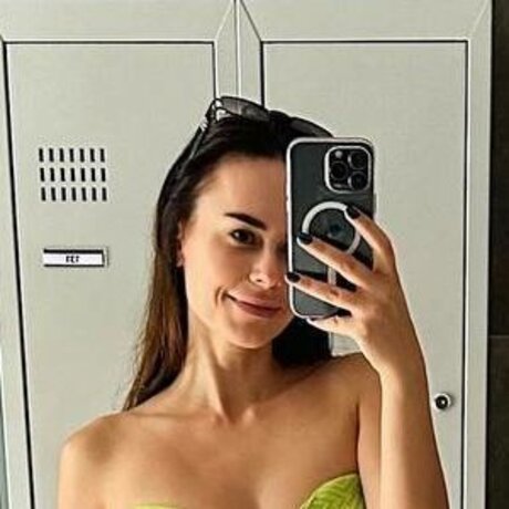 HeyHelen ASMR nudes model pic