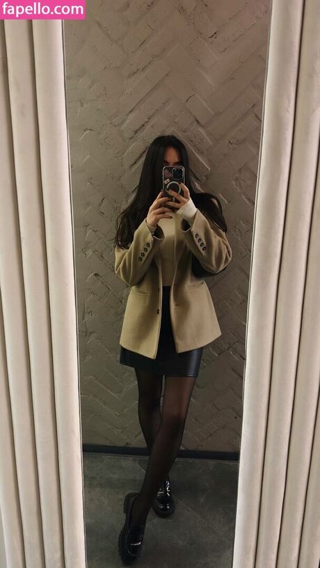 HeyHelen ASMR exclusive model picture