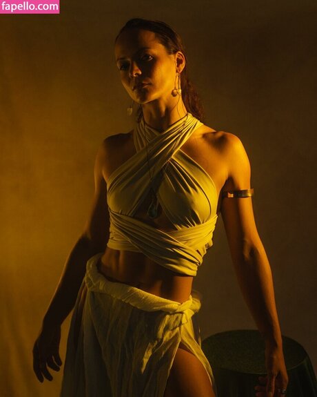 Corinne Nicewick naked model image