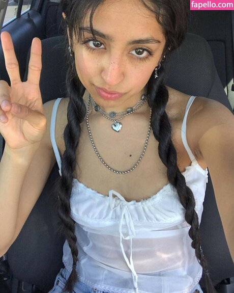 Aislinn Ritchie porn model galleries