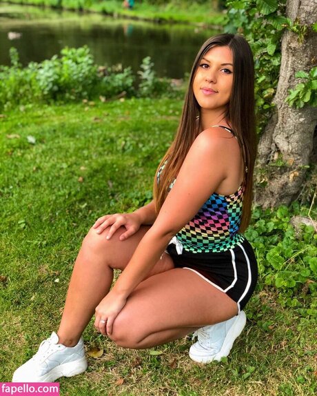 Joyce Mazzei exclusive model img