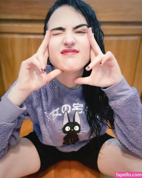 Amy Roberts star hd pictures