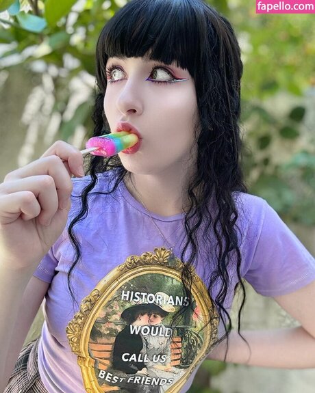 Amy Roberts exclusive actress pics