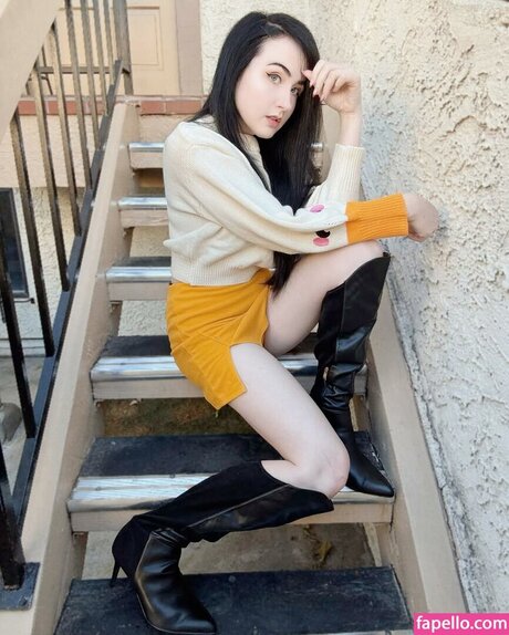 Amy Roberts star naked photos