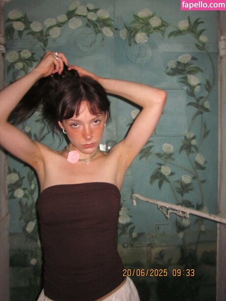 Holly Humberstone model pictures