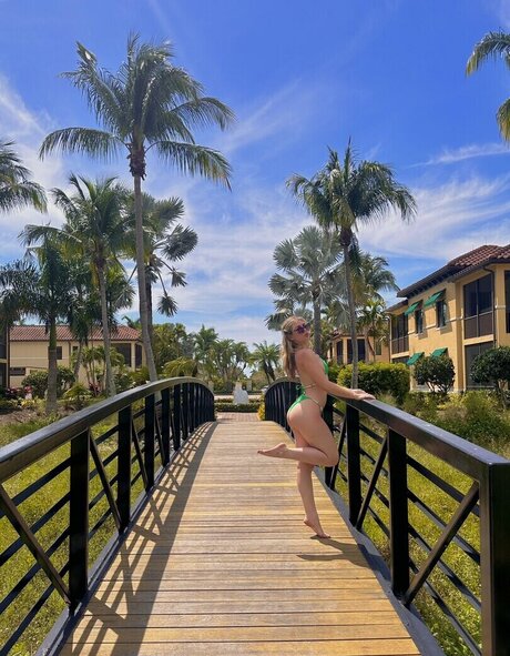 Sabrina Brier pretty model img