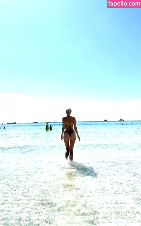 Carolin Niemczyk sexy actress gallery