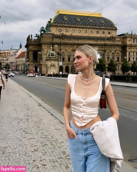 Carolin Niemczyk free model img