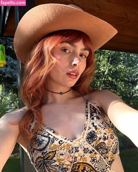 Ava Maybee nice model photo